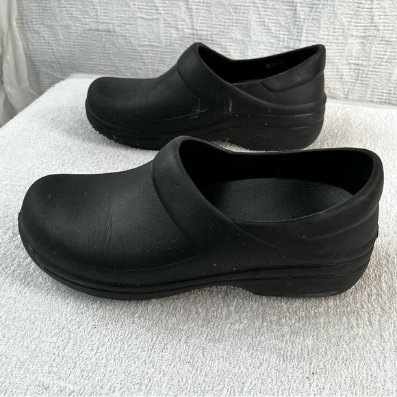 Crocs Neria Pro II Womens 9 Dual Comfort Slip Resistant Work Clog Black Shoes - Picture 3 of 16